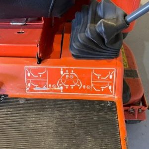 foto 555kg koszarka Kubota GZD15-II