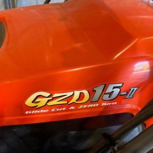 foto 555kg koszarka Kubota GZD15-II